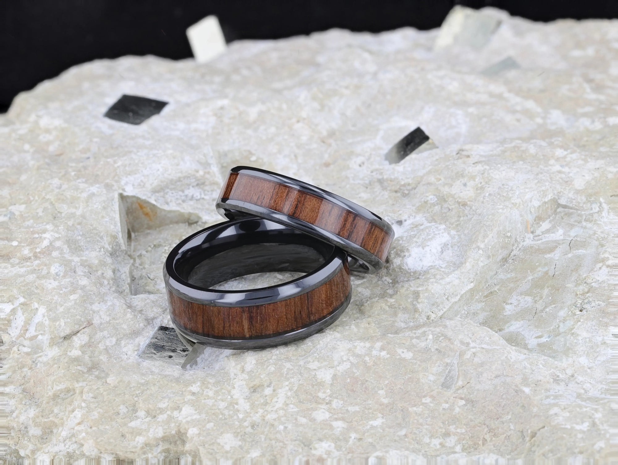 Delphi black titanium black walnut wood ring, box packaging