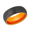 Gewölbter schwarzer Wolfram-Herrenring mit Atomic Orange-Innenseite und gebürsteter Oberfläche, 6 mm und 8 mm