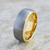 Wolfram-Ring mit 18 Karat Gelbgold-Plattierung, gewölbt, gebürstet, bequeme Passform – 7 mm